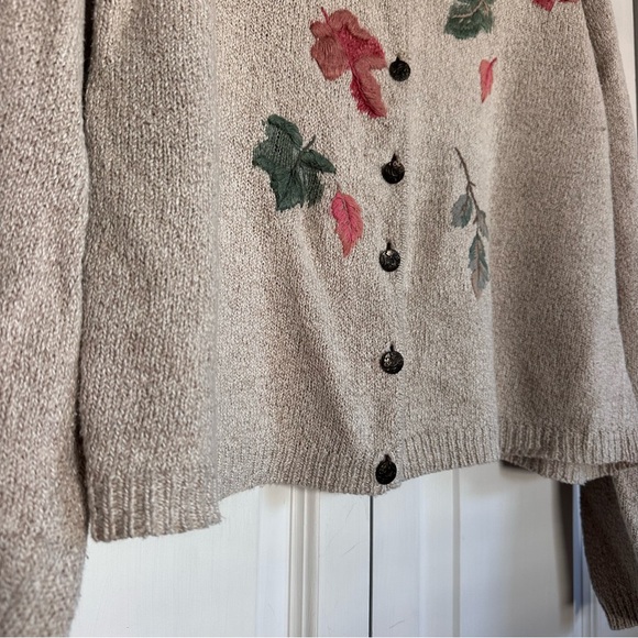 Vintage Monterey Embroidered Leaf Cardigan with buttons - Picture 12 of 15